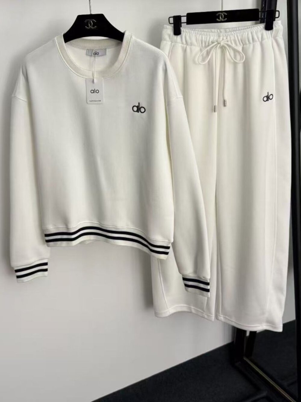 Alo Yoga Pure White Sporty Sweatshirt + Wide-Leg Pants Casual Two-Piece Set